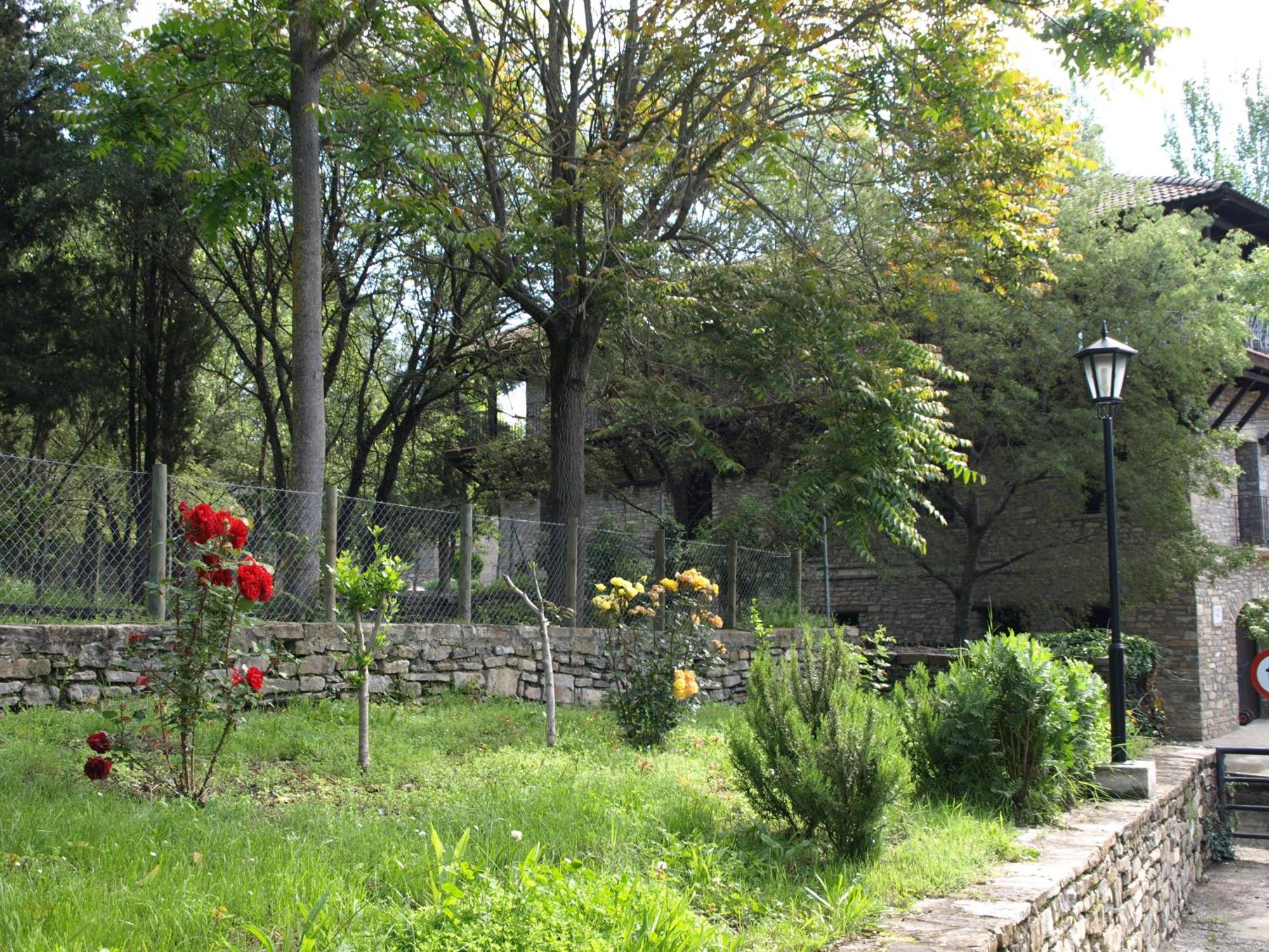 Albergue Ainsa - Morillo De Tou Exterior photo