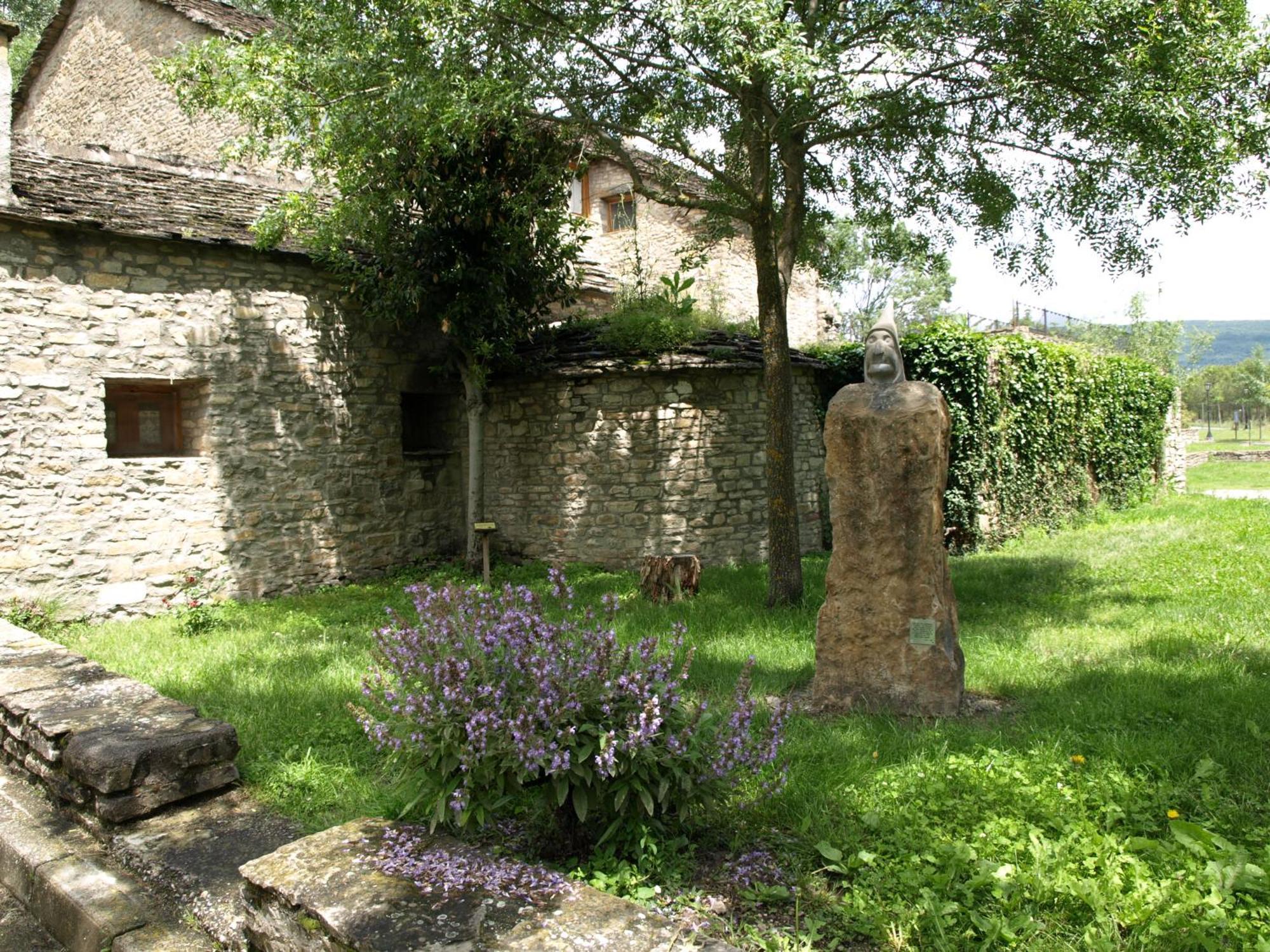 Albergue Ainsa - Morillo De Tou Exterior photo